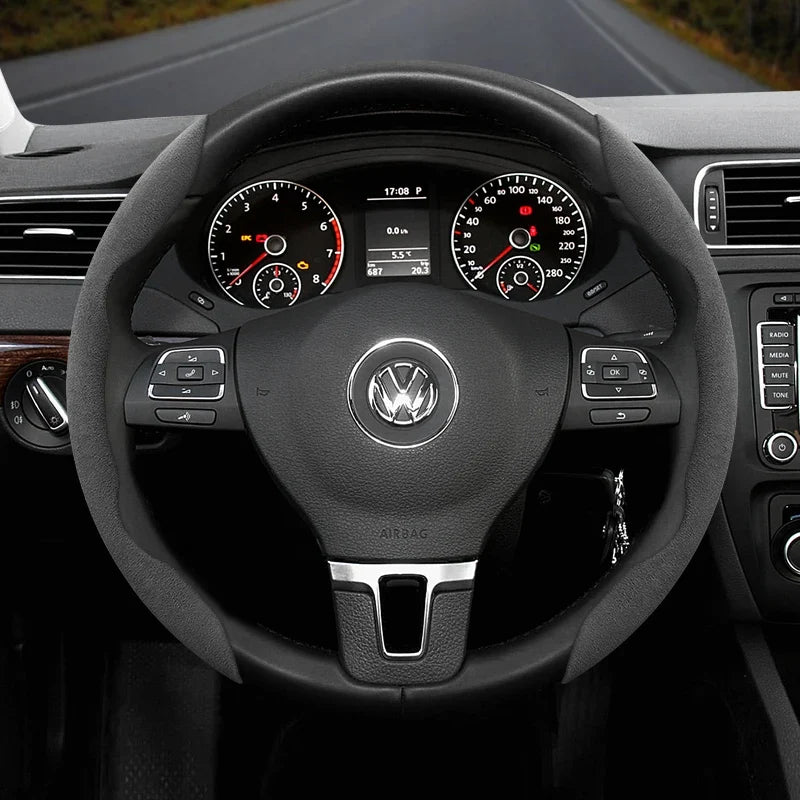 Capa de Volante Camurça Antiderrapante para Volkswagen – Grip Esportivo Segmentado Premium